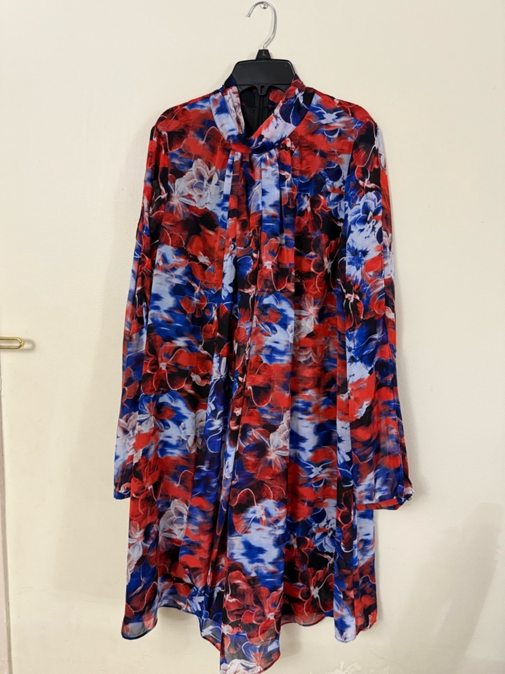 Jennifer Lopez Red & Blue Floral Long-Sleeve Tie-Neck Dress